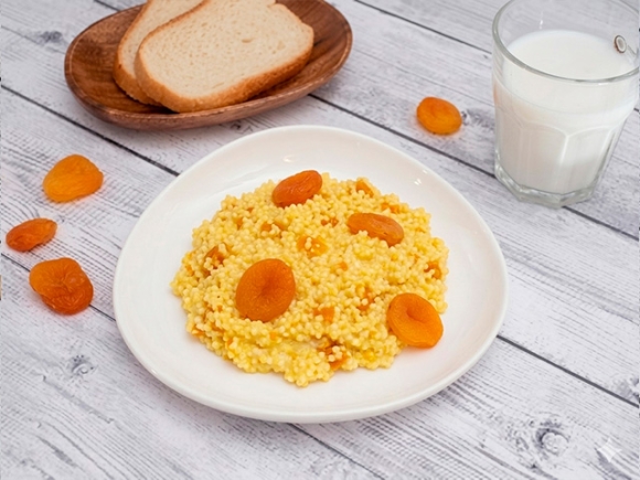 Пшенная каша на кокосовом молоке с курагой 