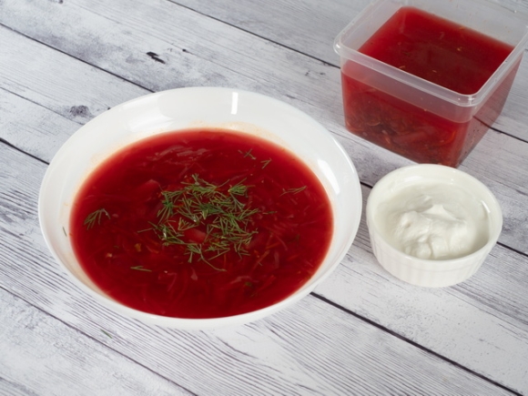 Борщ московский со сметаной 