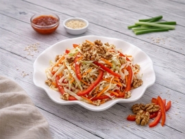 Салат «Витаминный» с орехами и болгарским перцем