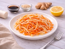 Салат с дайконом и имбирной заправкой