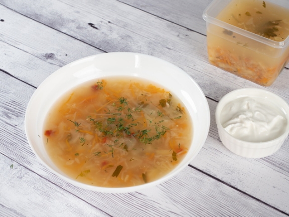 Щи из свежей капусты с паприкой