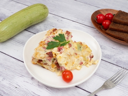 Омлет с кабачками и колбасой Омлет с кабачками и колбасой